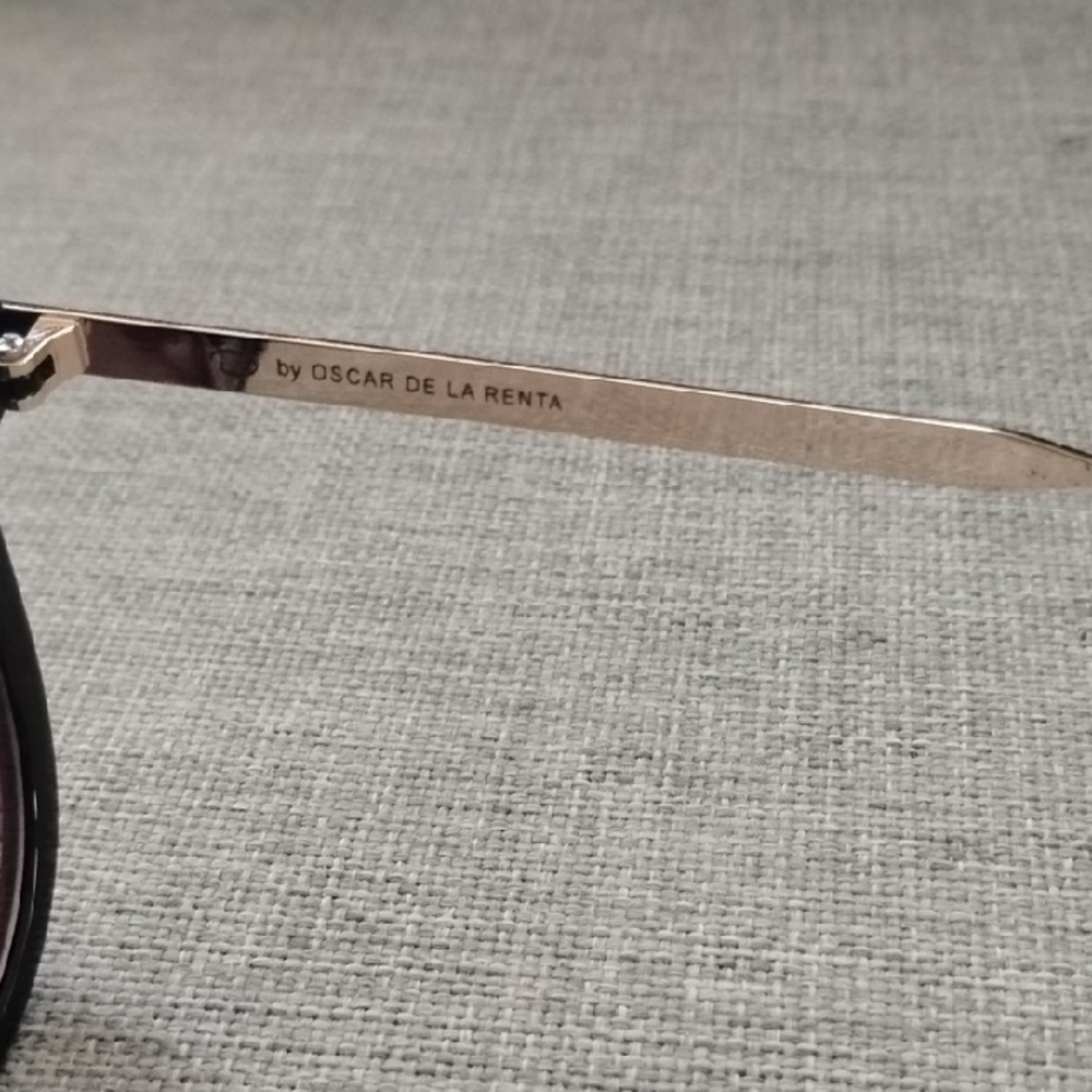 Oscar de la Renta Black Sunglasses with Gold Accents - Picture 5 of 11